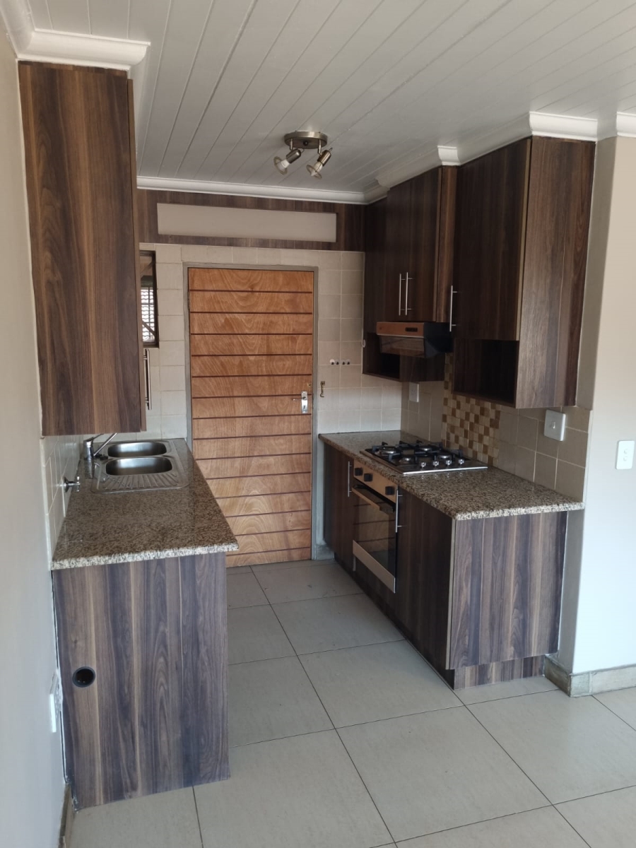 2 Bedroom Property for Sale in Waverley Gauteng