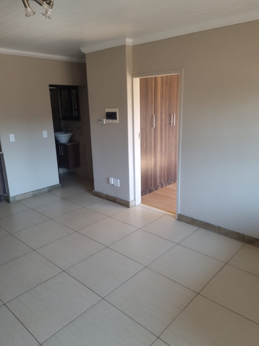 2 Bedroom Property for Sale in Waverley Gauteng