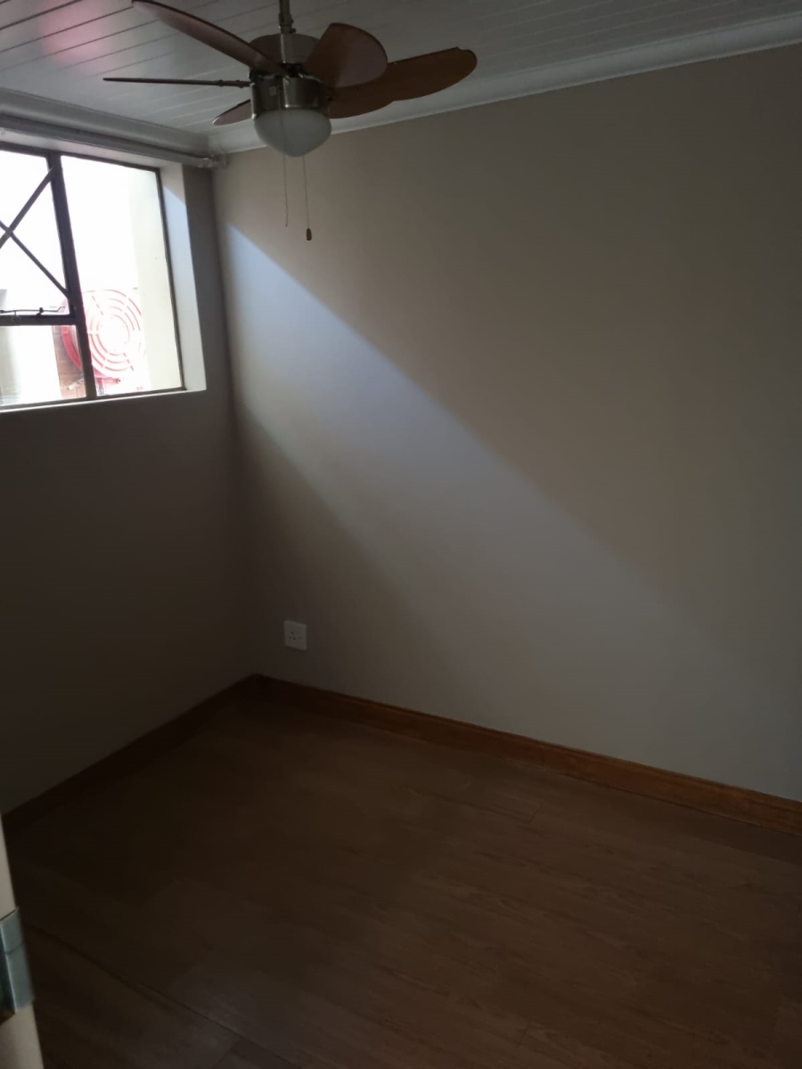 2 Bedroom Property for Sale in Waverley Gauteng