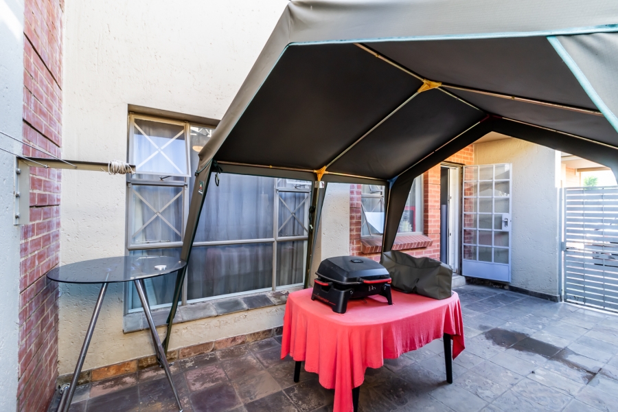 1 Bedroom Property for Sale in Waverley Gauteng