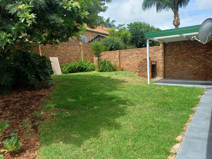 To Let 3 Bedroom Property for Rent in Die Hoewes Gauteng