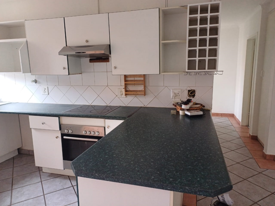 To Let 3 Bedroom Property for Rent in Die Hoewes Gauteng