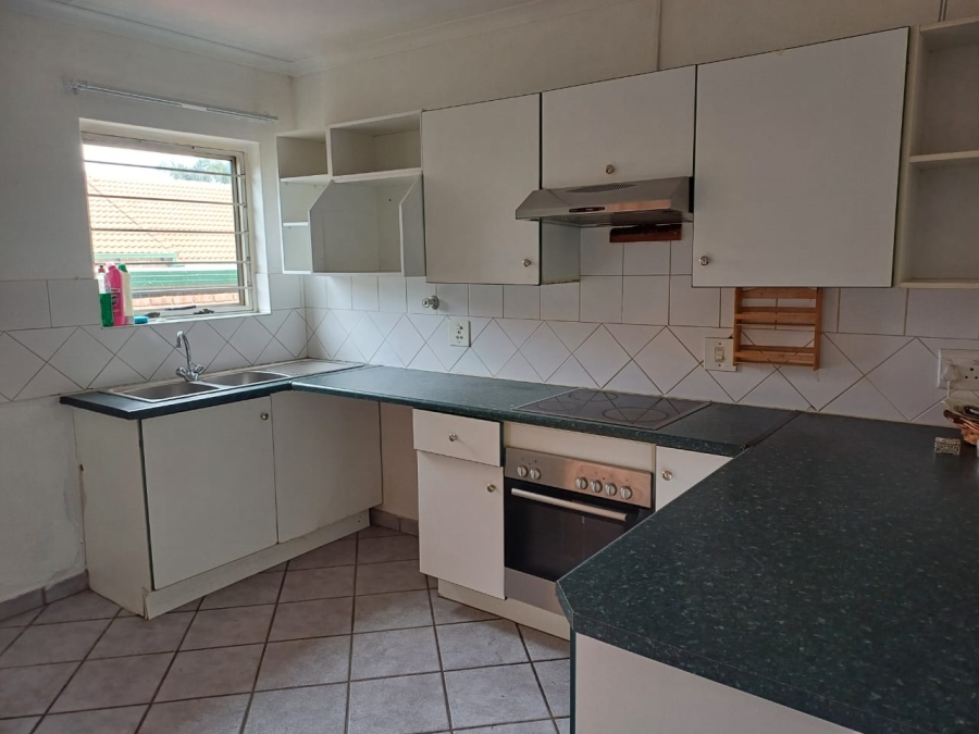 To Let 3 Bedroom Property for Rent in Die Hoewes Gauteng
