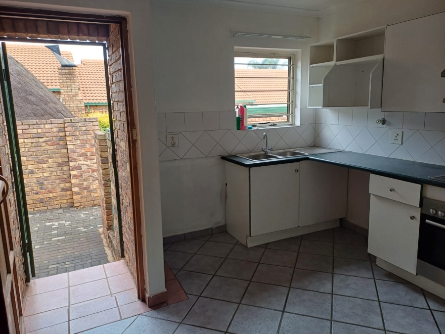 To Let 3 Bedroom Property for Rent in Die Hoewes Gauteng