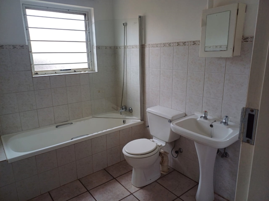 To Let 3 Bedroom Property for Rent in Die Hoewes Gauteng
