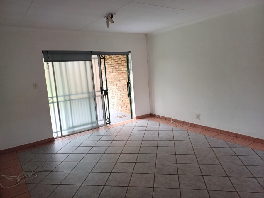 To Let 3 Bedroom Property for Rent in Die Hoewes Gauteng