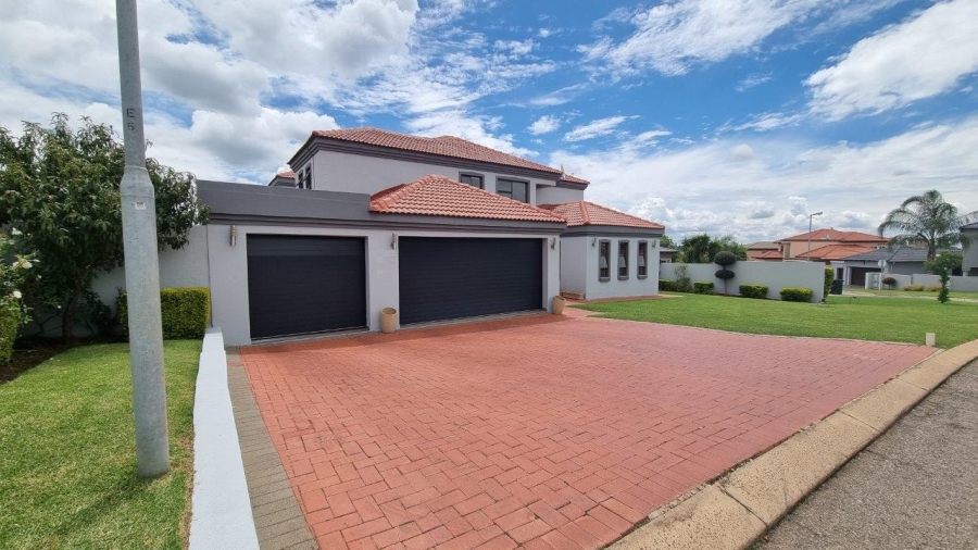 5 Bedroom Property for Sale in Crescent Wood Country Estate Gauteng