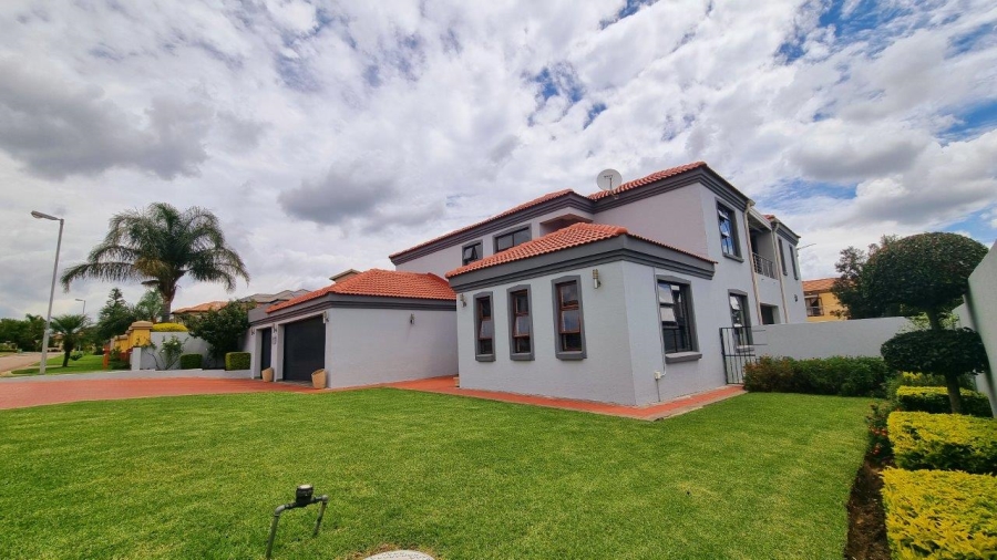 5 Bedroom Property for Sale in Crescent Wood Country Estate Gauteng