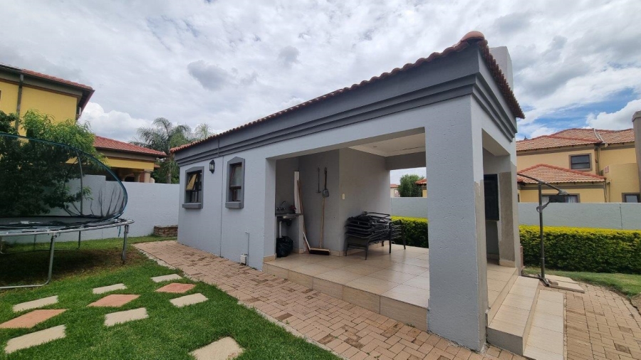 5 Bedroom Property for Sale in Crescent Wood Country Estate Gauteng