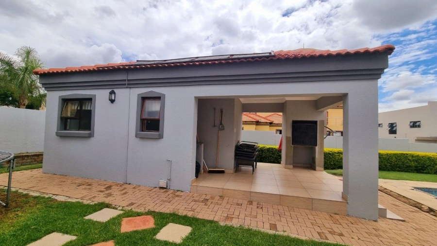 5 Bedroom Property for Sale in Crescent Wood Country Estate Gauteng