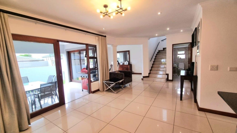 5 Bedroom Property for Sale in Crescent Wood Country Estate Gauteng