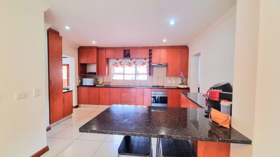 5 Bedroom Property for Sale in Crescent Wood Country Estate Gauteng