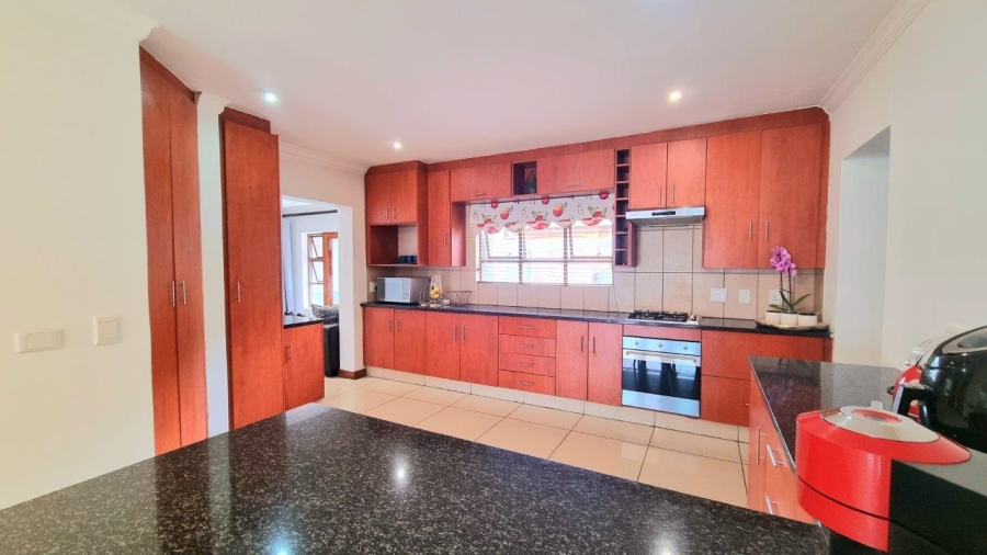 5 Bedroom Property for Sale in Crescent Wood Country Estate Gauteng