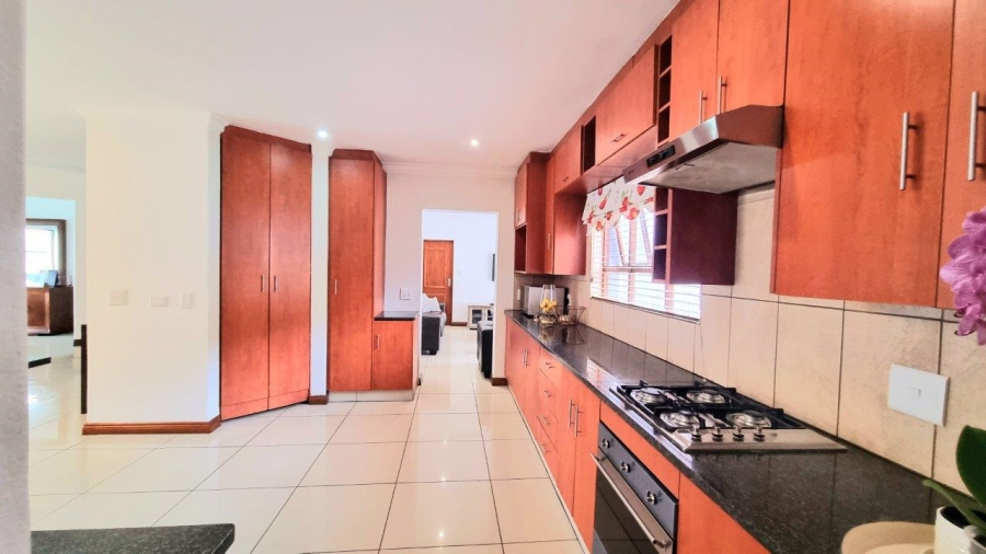 5 Bedroom Property for Sale in Crescent Wood Country Estate Gauteng