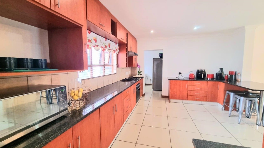 5 Bedroom Property for Sale in Crescent Wood Country Estate Gauteng