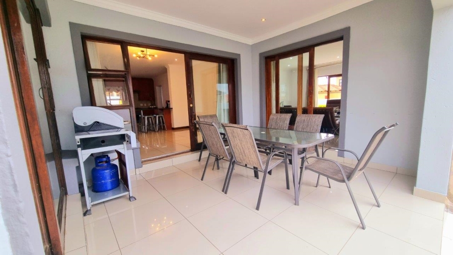 5 Bedroom Property for Sale in Crescent Wood Country Estate Gauteng