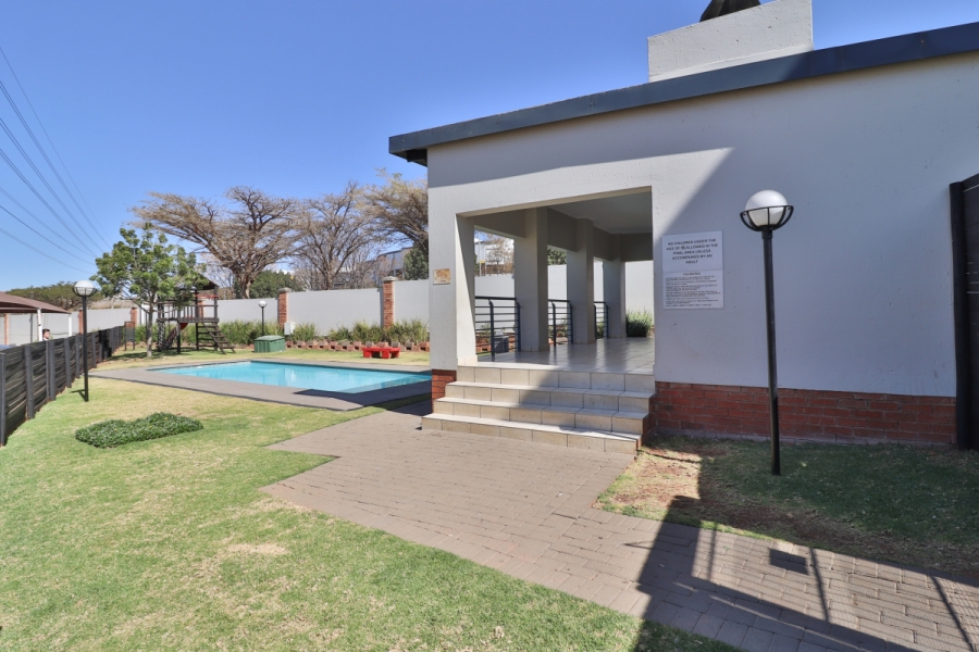 2 Bedroom Property for Sale in Greenstone Gate Gauteng