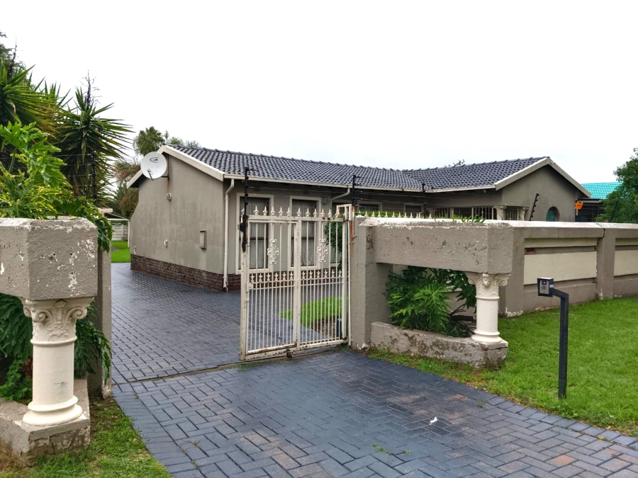 3 Bedroom Property for Sale in Brackenhurst Gauteng