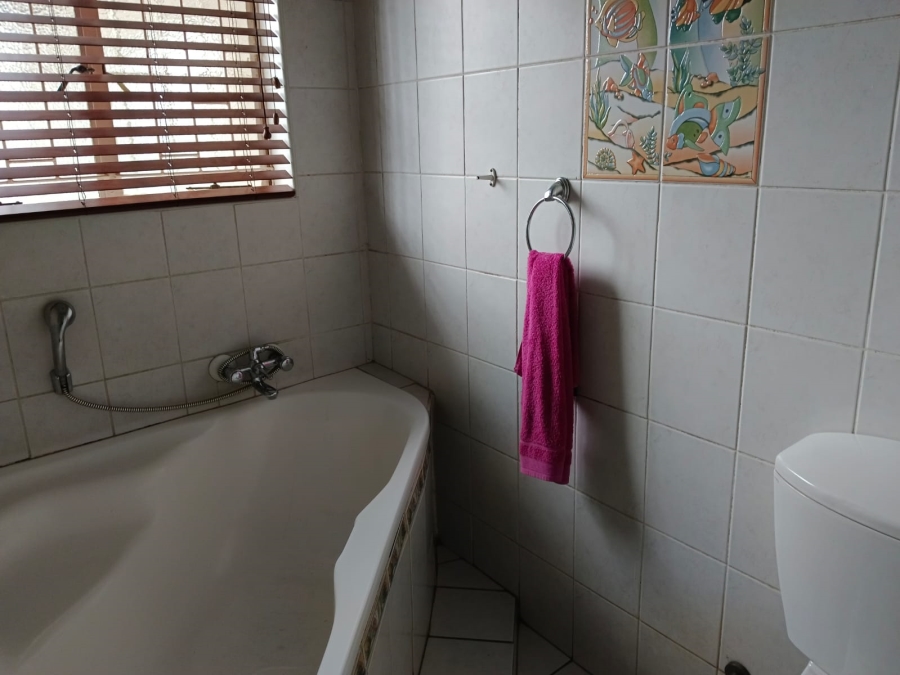 3 Bedroom Property for Sale in Brackenhurst Gauteng