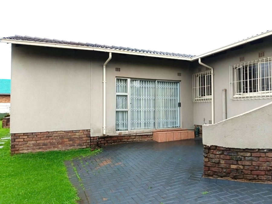 3 Bedroom Property for Sale in Brackenhurst Gauteng