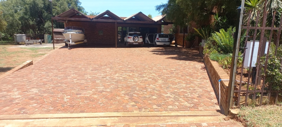 5 Bedroom Property for Sale in Kameeldrift West Gauteng