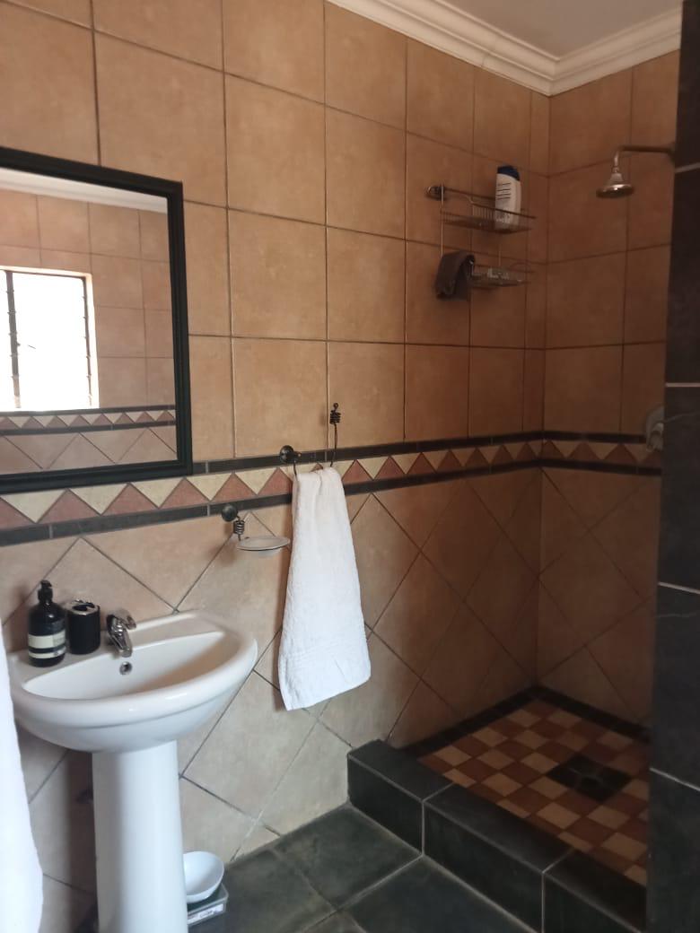 5 Bedroom Property for Sale in Kameeldrift West Gauteng