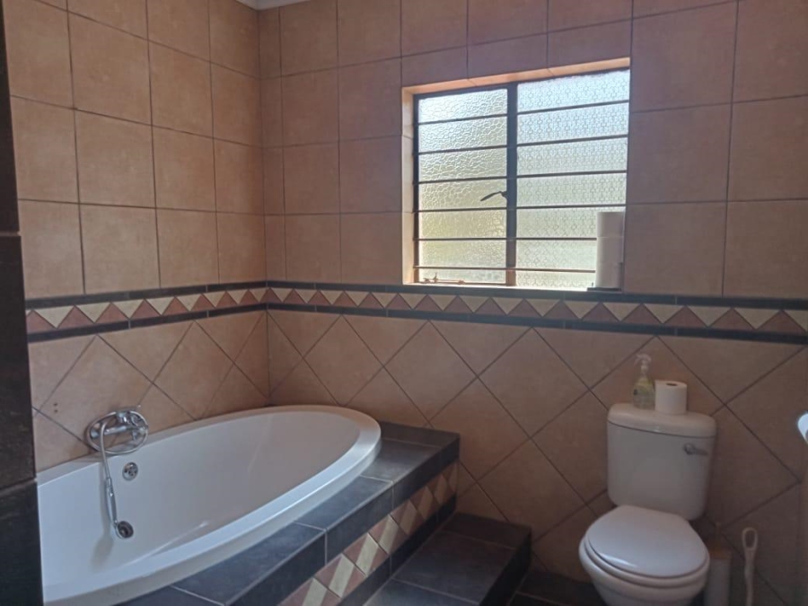 5 Bedroom Property for Sale in Kameeldrift West Gauteng