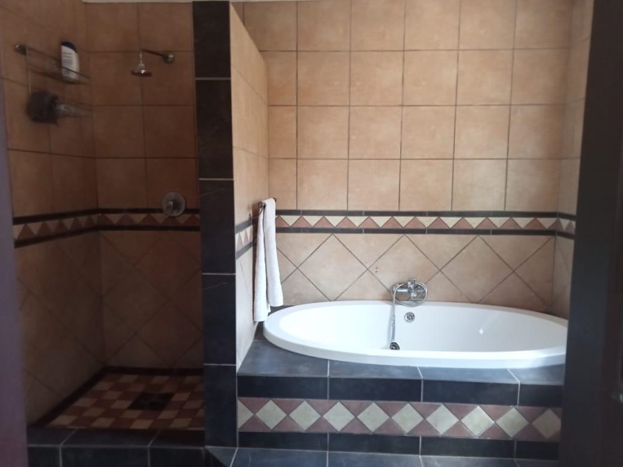 5 Bedroom Property for Sale in Kameeldrift West Gauteng