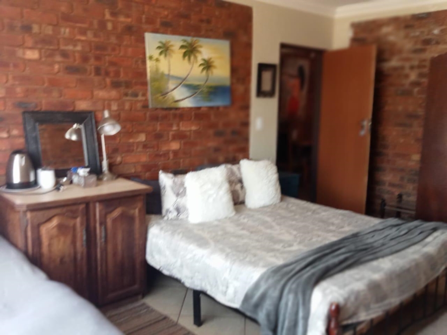 5 Bedroom Property for Sale in Kameeldrift West Gauteng