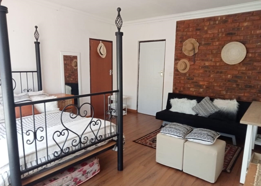 5 Bedroom Property for Sale in Kameeldrift West Gauteng