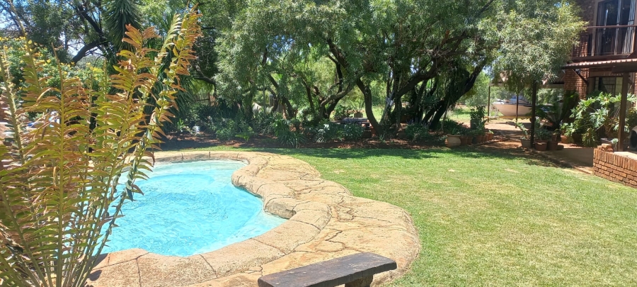 5 Bedroom Property for Sale in Kameeldrift West Gauteng