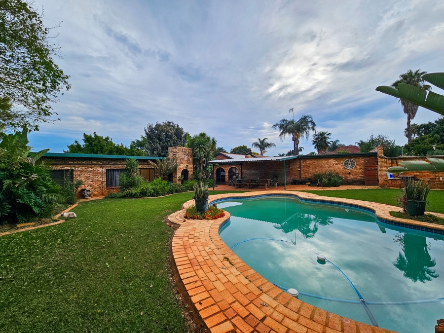 4 Bedroom Property for Sale in Faerie Glen Gauteng