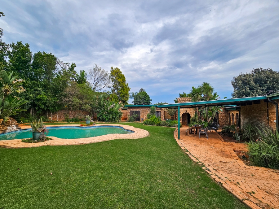 4 Bedroom Property for Sale in Faerie Glen Gauteng