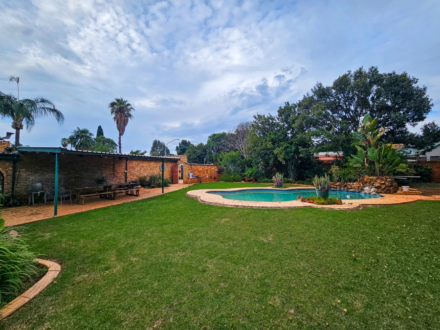 4 Bedroom Property for Sale in Faerie Glen Gauteng