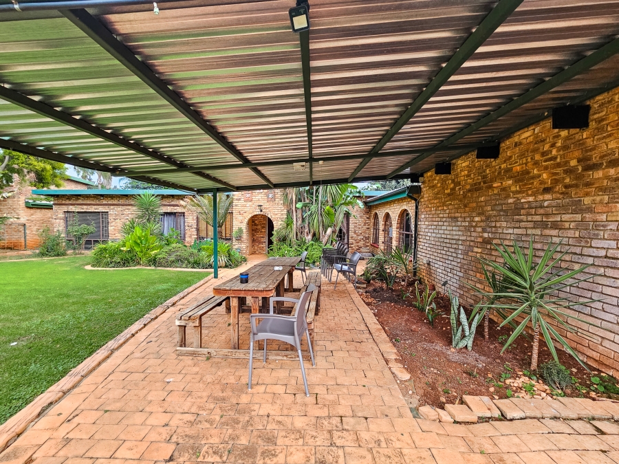 4 Bedroom Property for Sale in Faerie Glen Gauteng