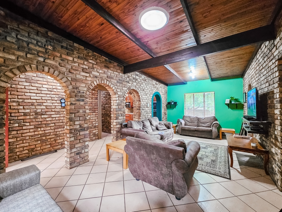 4 Bedroom Property for Sale in Faerie Glen Gauteng