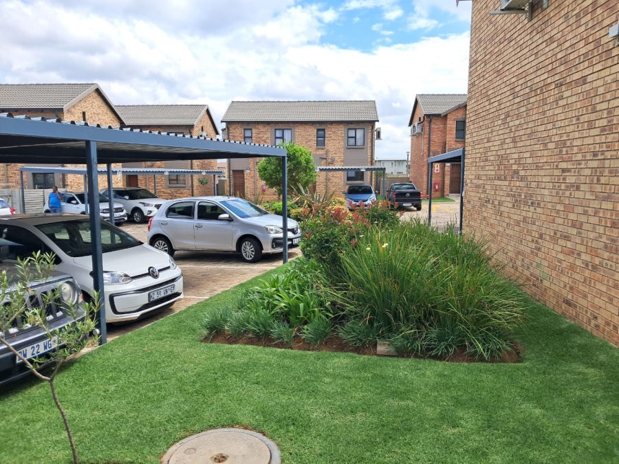 2 Bedroom Property for Sale in Albertsdal Gauteng