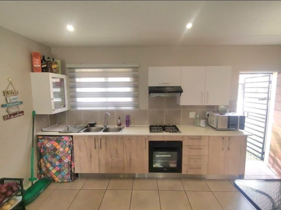 2 Bedroom Property for Sale in Albertsdal Gauteng