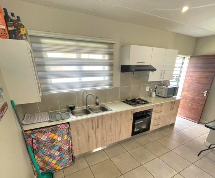 2 Bedroom Property for Sale in Albertsdal Gauteng