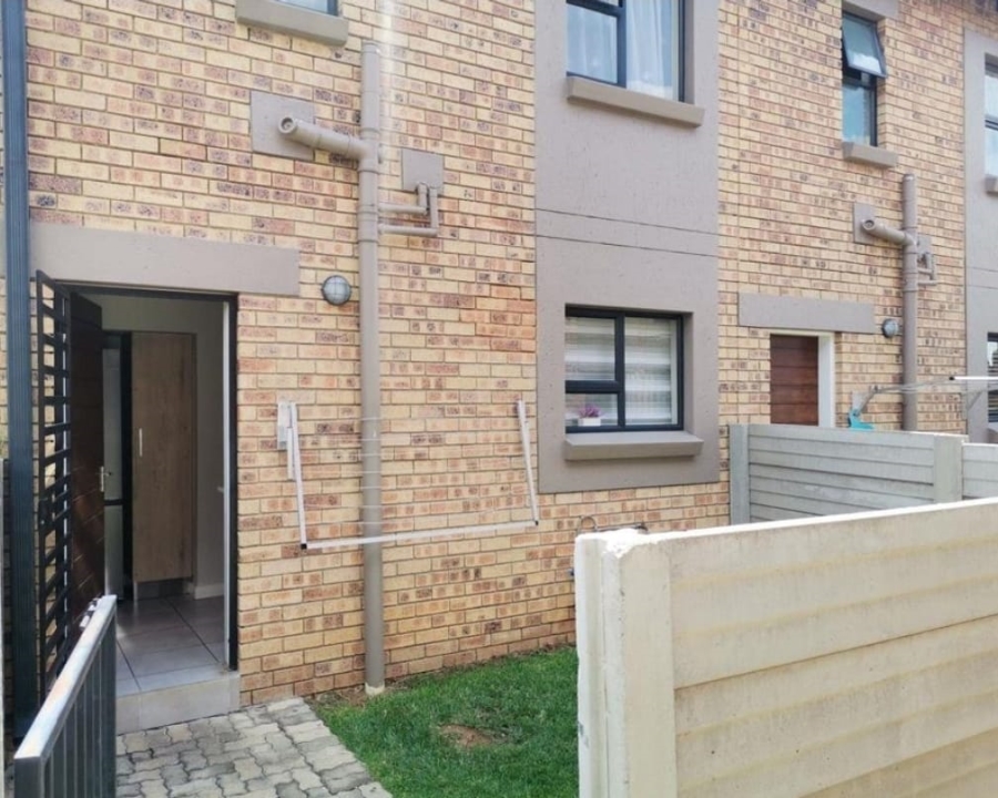 2 Bedroom Property for Sale in Albertsdal Gauteng