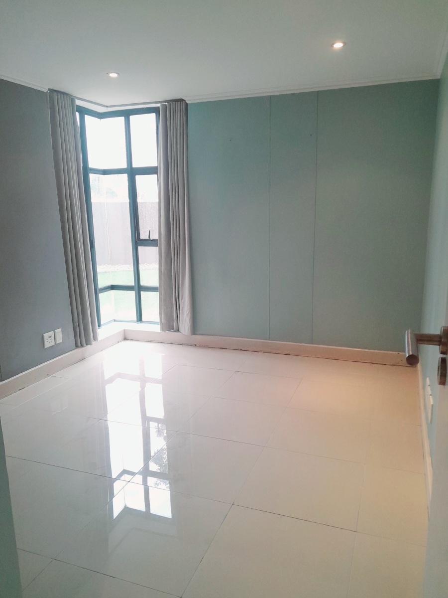 To Let 1 Bedroom Property for Rent in Sandown Gauteng