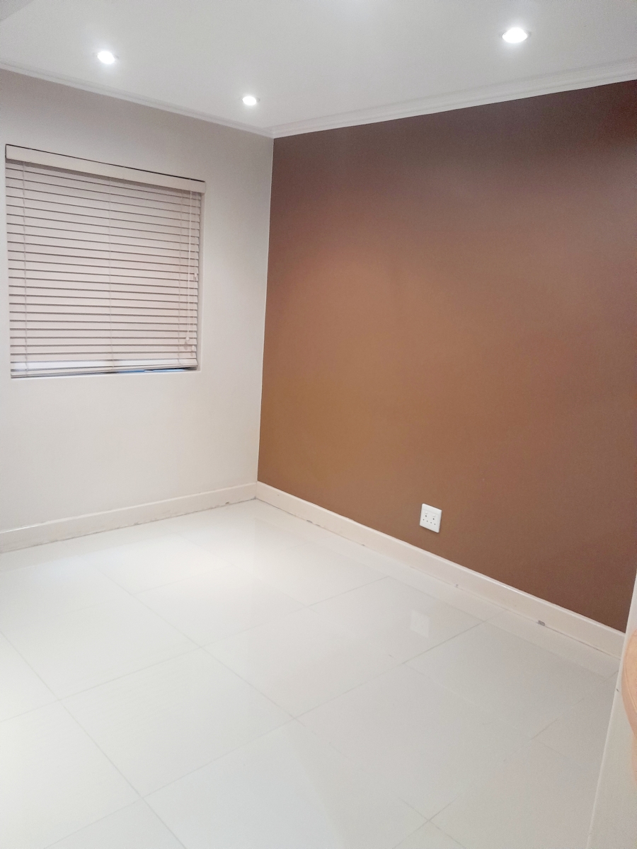 To Let 1 Bedroom Property for Rent in Sandown Gauteng