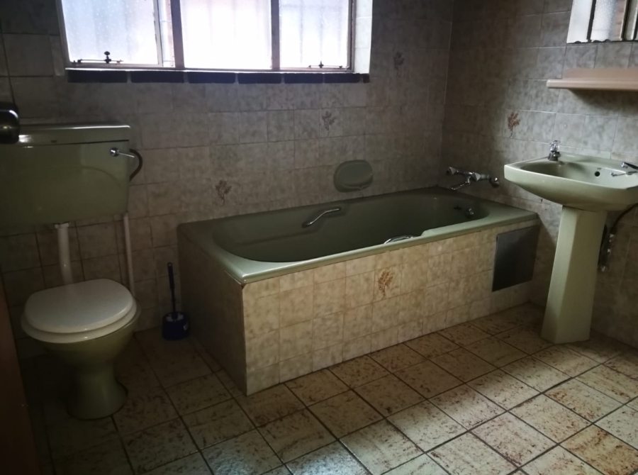 To Let 1 Bedroom Property for Rent in Glen Austin Gauteng