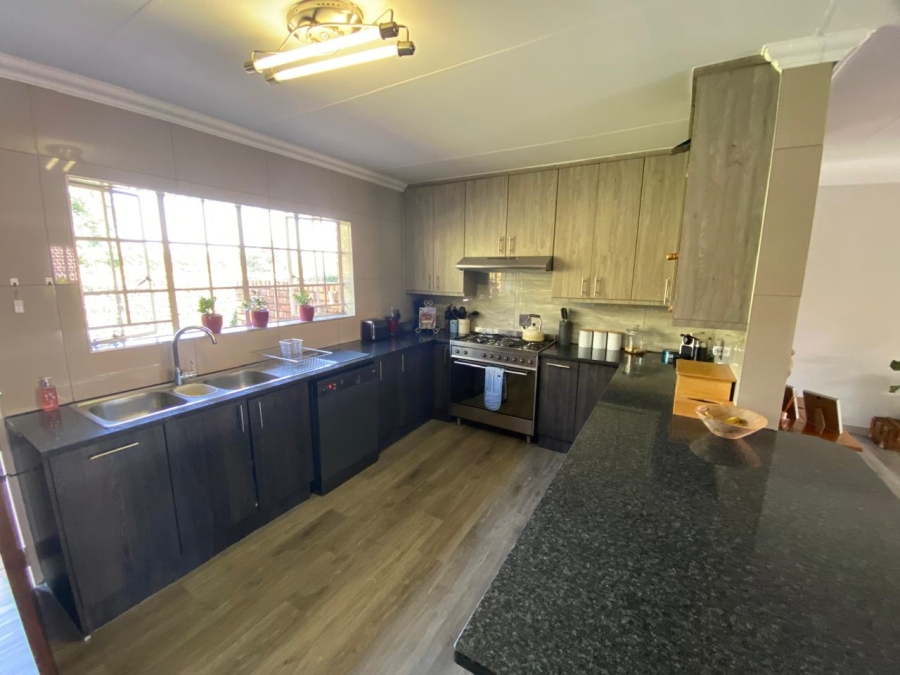 To Let 3 Bedroom Property for Rent in Garsfontein Gauteng