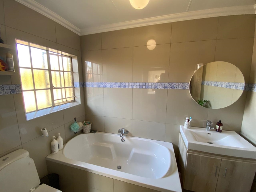 To Let 3 Bedroom Property for Rent in Garsfontein Gauteng