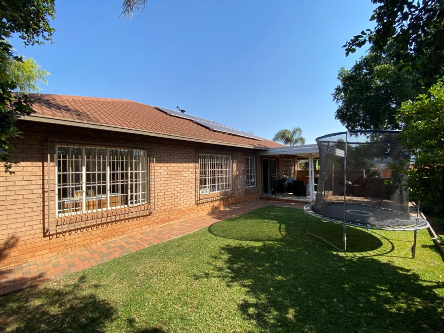 To Let 3 Bedroom Property for Rent in Garsfontein Gauteng