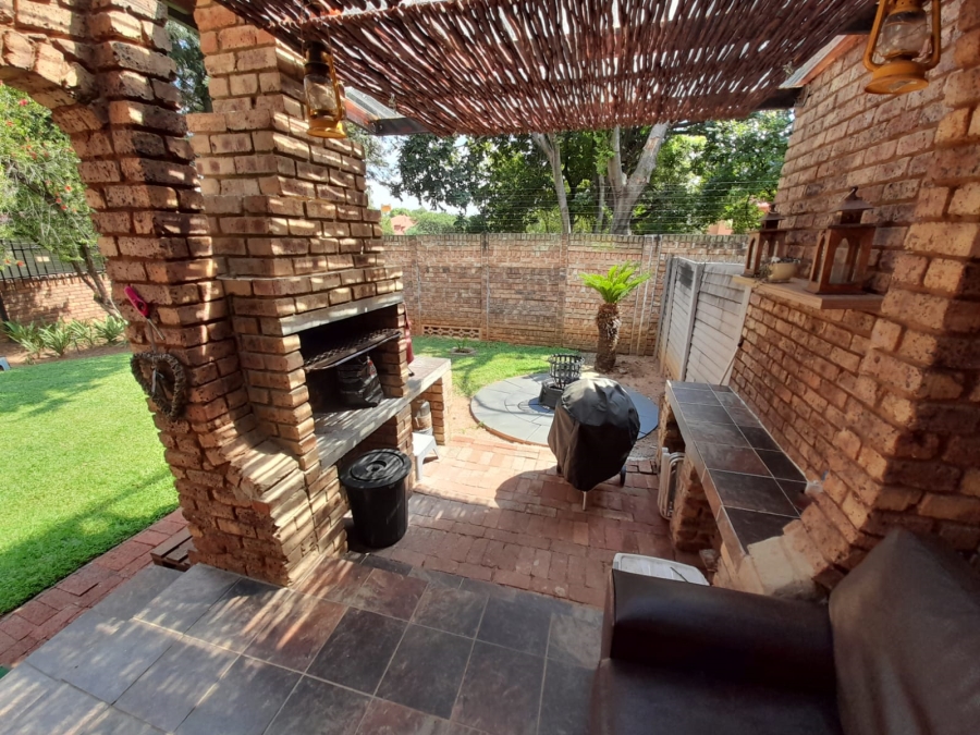 To Let 3 Bedroom Property for Rent in Garsfontein Gauteng