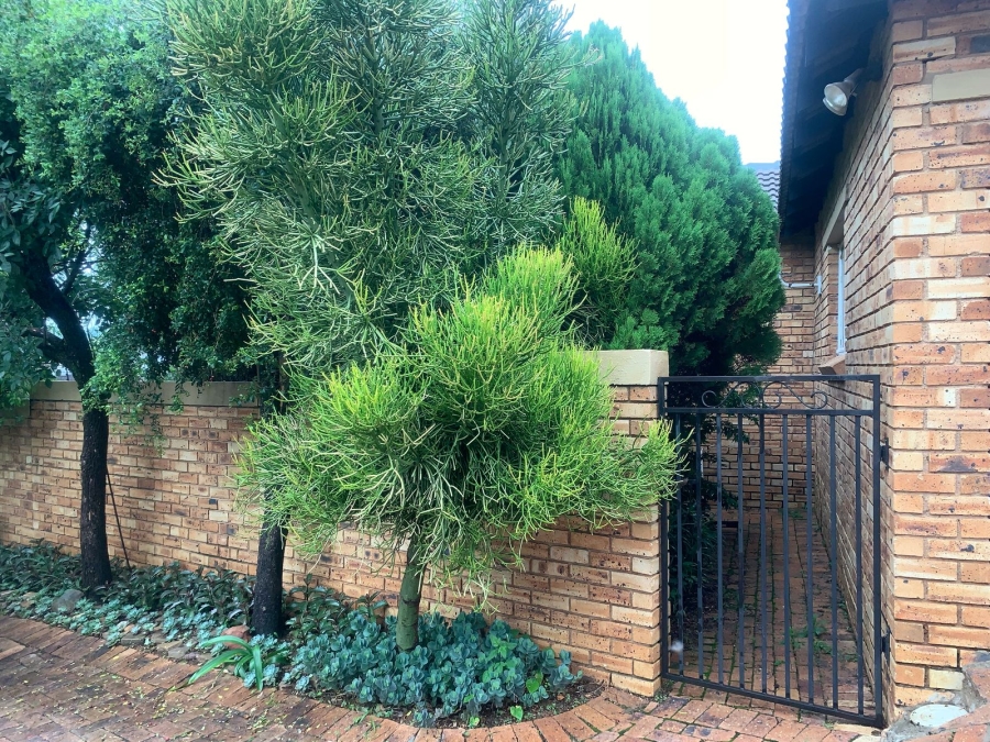 3 Bedroom Property for Sale in Radiokop Gauteng