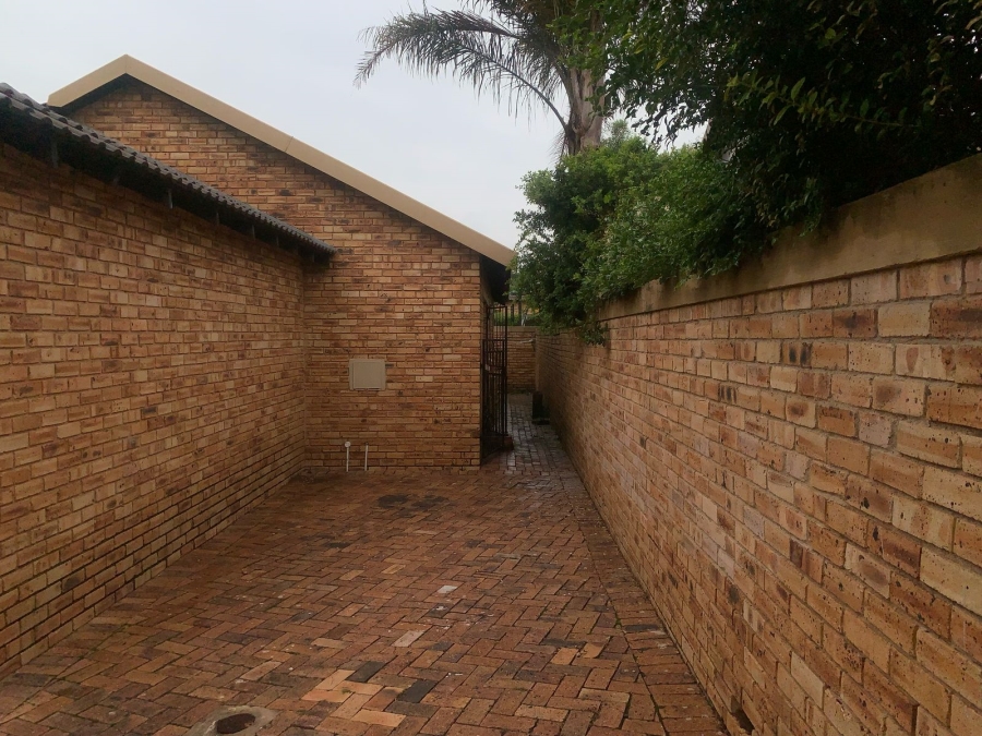 3 Bedroom Property for Sale in Radiokop Gauteng