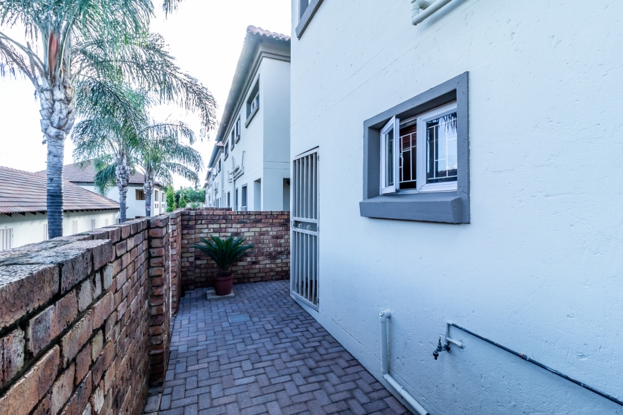 2 Bedroom Property for Sale in Bergtuin Gauteng